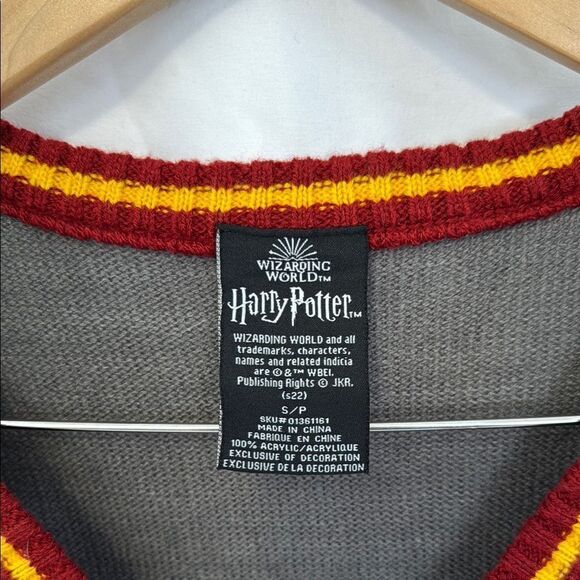 Harry Potter Gray and Red Gryffindor Sweater sz Small - Picture 3 of 3